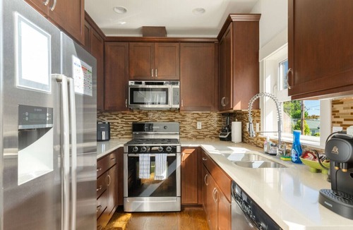 Seattle Metro Area Villa | The Orcas Parkside, Near Stadium