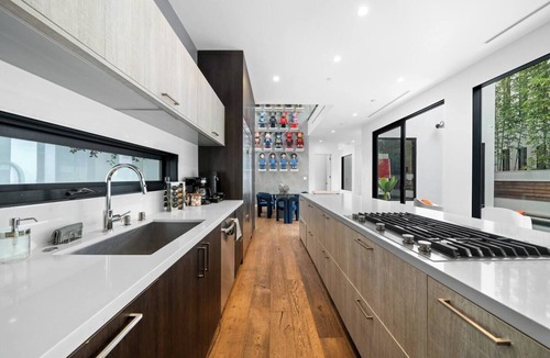 Venice House | The Palms Pad - 5 Min From Beach - arcade, putting green, pool, spa, sauna, gym