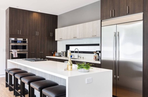 Venice House | The Palms Pad - 5 Min From Beach - arcade, putting green, pool, spa, sauna, gym