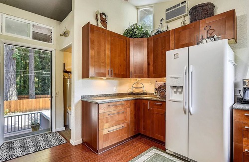 Northwood House | The Perfect View ~ (and the Ideal Location!) Walk to Restaurants. Beach and Mor