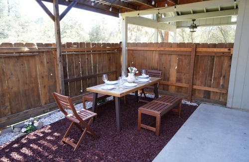 Yosemite Lakes House | The Sanctuary near Yosemite with hot tub!