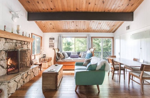 Crestline House | The Starlight Lodge, just a short walk to Lake Gregory