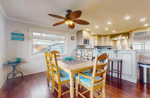 Bellingham House | The Sunset Beach House