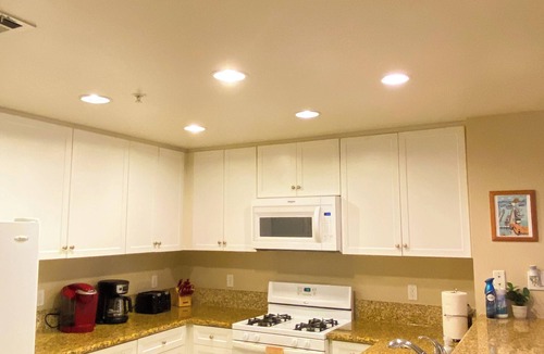 Irvine Apartment | The Village 5 Mins Walk Distance to Irvine Spectrum Center