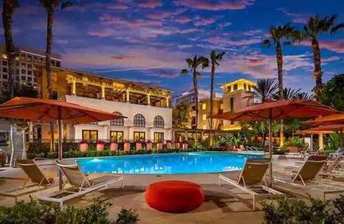 Irvine Apartment | The Village 5 Mins Walk Distance to Irvine Spectrum Center