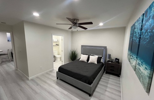 Willmore House | This basement apartment has its own private entrance. Near downtown Long Beach