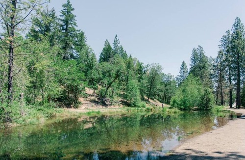 Cave Junction Cabin | This cabin is a 3 bedroom(s), 2 bathrooms, located in O'Brien, OR.