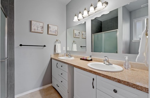 Longview House | This house is a 3 bedroom(s), 2 bathrooms, located in Longview, WA.