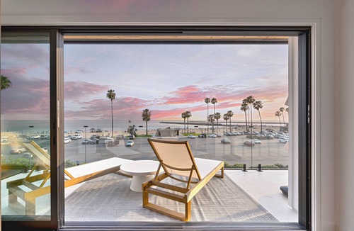 Corona del Mar House | This house is a 4 bedroom(s), 4 bathrooms, located in Newport Beach, CA.