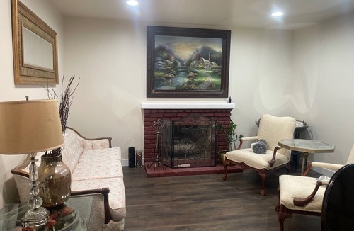 Thousand Oaks Bed & Breakfast | Thousand Oaks Luxury Home Rooms - Private & Shared Bath Options