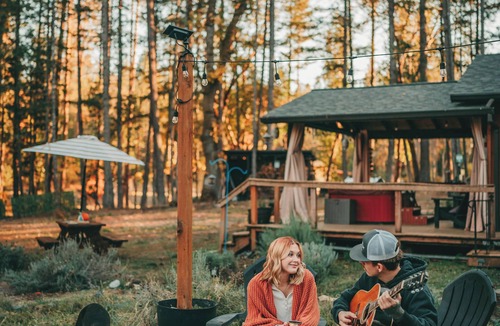 Grants Pass Cabin | Tiny Cabin in the Woods with Hot Tub & Alpaca Rescue