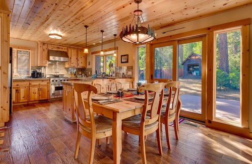 Tahoma House | Tippy Canoe By Tahoe Getaways - Hot Tub & Sauna + EV Charger
