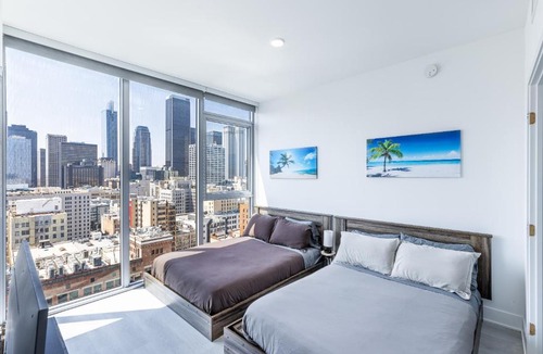 Downtown Los Angeles Apartment | Top Floor High Rise 3 Bed DTLA Skyscraper Penthouse