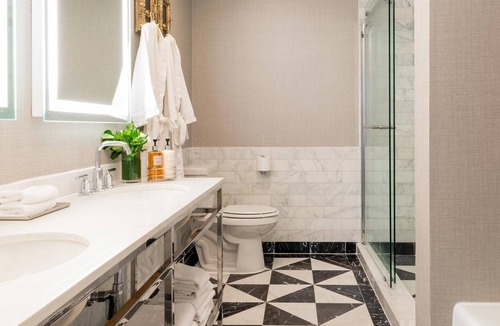 Norma Triangle Hotel | Top Floor King Suite Balcony near Sunset Strip with Rooftop Pool & City Views