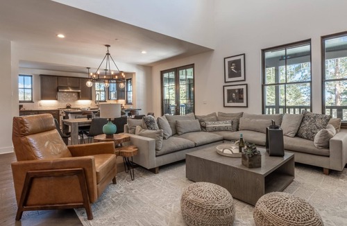 Mammoth Lakes House | Townhome with Private Deck! Mountain Views! Fireplace!