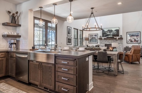 Mammoth Lakes House | Townhome with Private Deck! Mountain Views! Fireplace!