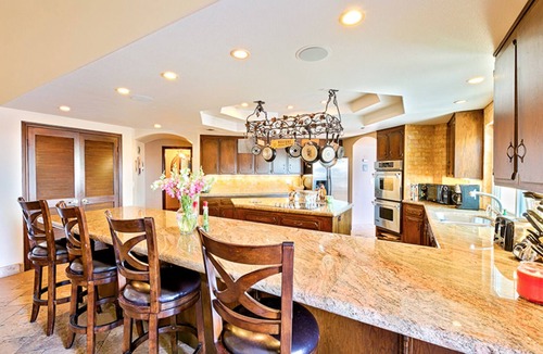 San Clemente House | TRADE DESERT EXTREMES FOR COASTAL COMFORT Coastal lifestyle without desert heat!
