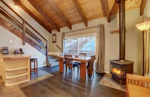 Tahoe Village House | Tramway near Heavenly, New Heating and AC, Games, and Dogs are Welcome