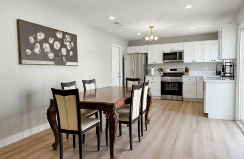 Ontario House | Tranquil 4BD/2BA Home Base in the Center of Ontario, with a large back yard!