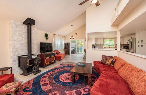 Cameron Park House | Tranquil Creek Haven: 3BR Kids & Pets Friendly, Near HW & Amenities Cameron Park