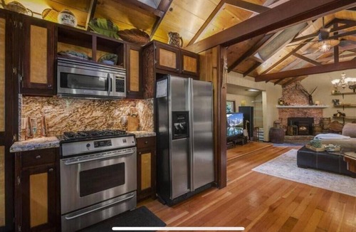 Los Gatos Cabin | Tranquil creek mountain cabin in Los Gatos perfect for a getaway