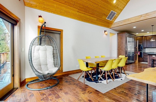 Cle Elum House | Tranquil & dog-friendly mountain retreat with hot tub, fireplace, & great views