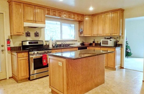 Volcano House | Tranquil Mountain retreat 180° Views, onsite hike, wildlife, games, near winery