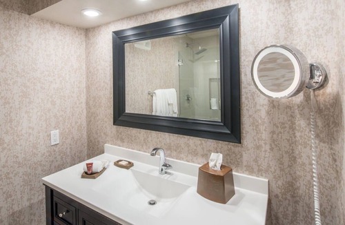 Barron Park Hotel | Tranquil Unit with Outdoor Heated Pool & Free Breakfast in Palo Alto