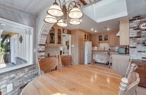 Geyserville House | Trentadue Winery Farmstay with Pool and Wine Tastings Included