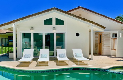 Eastern Malibu House | Tropical oceanview Malibu luxury retreat heated salt pool, spa, firepit, beaches