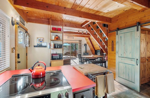 Arnold Cabin | TUCKED AMONG TOWERING PINES IN A QUIET FOREST SETTING