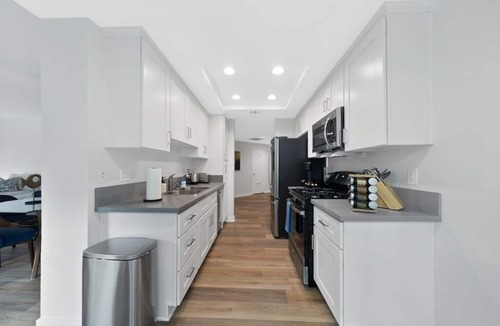 Marina del Rey Apartment | Turquoise Lounge' Beachfront Water View Pool Hot tub Gym and Sauna Walk to Pier