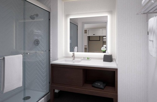 Barstow Hotel | Two Modern Rooms w/Free Breakfast Near I-15 + Famous Route 66 Museums!