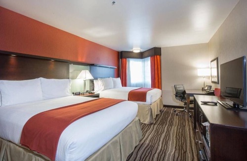 Mountain View Hotel | Two Super Bowl Queen Beds at Holiday Inn Express Mountain View South Palo Alto!