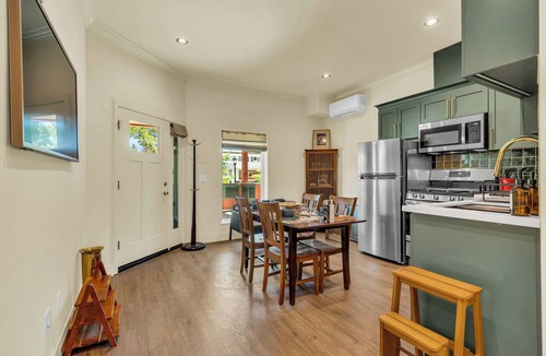 Central Davis Apartment | UC Davis Luxury 3BR Apartment King Bed Elevator Covered Parking