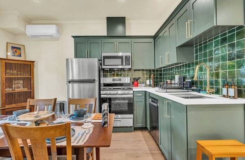 Central Davis Apartment | UC Davis Luxury 3BR Apartment King Bed Elevator Covered Parking