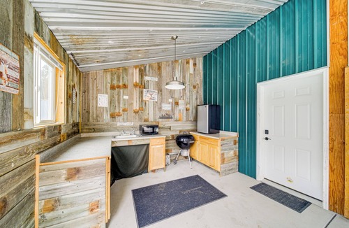 Davenport Cottage | Unique Country Farmhouse Near Lake Roosevelt