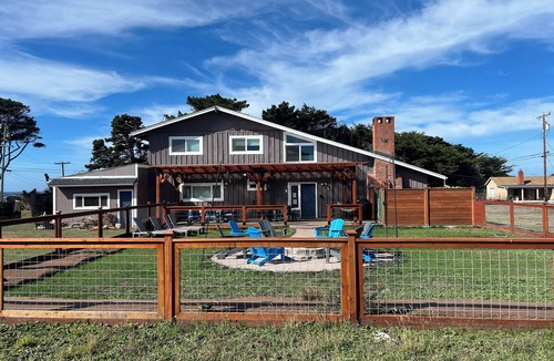 Fort Bragg Villa | Updated 5BR ocean view villa in Mendocino - Fort Bragg with firepit & hot tub