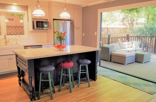 St. Helena House | Updated Home With Hot Tub In The Heart Of St. Helena Permit #STR26-005.