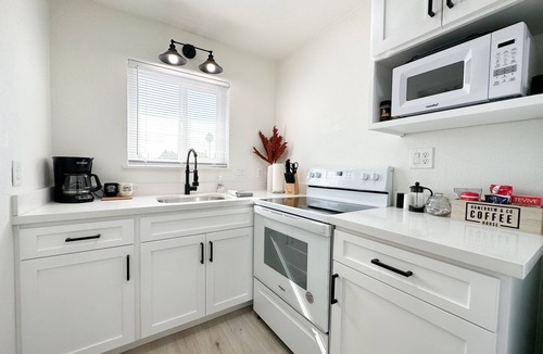 Salida Apartment | Updated studio in Salida ca. HWY 99 located 1 mile away. Kaiser 2 mi away