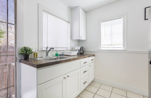 Bushrod Apartment | Updated Sunny Private Studio