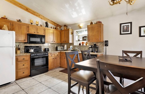 Upper Moonridge Cabin | Upper Moonridge Chalet: 2BR/2BA, Private Hot Tub, Wood Fireplace & WiFi