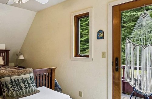 Berry Glenn Cabin | Upscale Farmhouse Cabin Encircled by Redwoods, Northern California