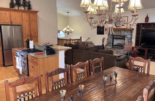 Tahoe Island Cabin | Upscale Mountain home on the bike path