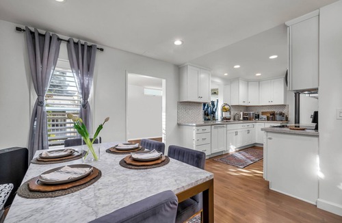 Los Angeles House | Upscale Townhome in Gated Community, SoFi Stadium, Inglewood - 3bed/3bath