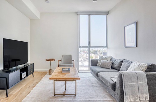 Melrose Apartment | Upscale West Hollywood 1BR w/BBQ, Pool, Gym, W/D near TJ, by Blueground