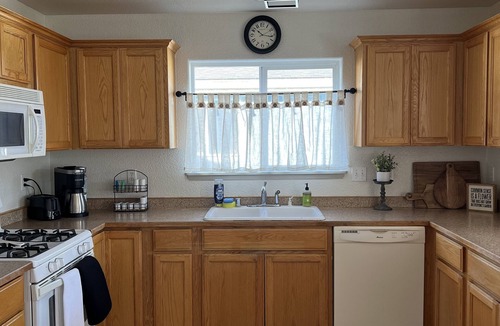 Ferndale House | Uptown Ferndale- two blocks from Main St in the Victorian Village!