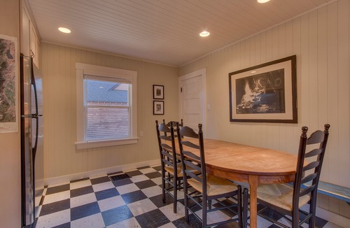 Tahoe City House | Vanni House - 2BR - Hot Tub - Walk to Beach & Downtown Tahoe City