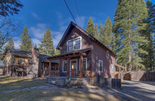 Tahoe City House | Vanni House - 2BR - Hot Tub - Walk to Beach & Downtown Tahoe City