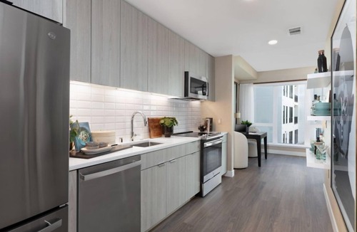Menlo Park Hotel | Vasara Menlo Park: 2BR Retreat with Upscale Features